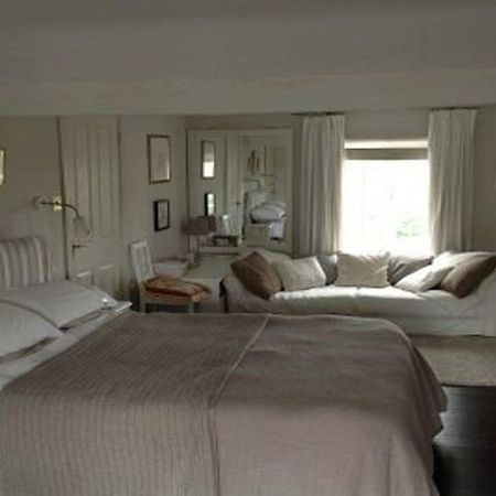 Wisteria House B&B 치펜햄 외부 사진