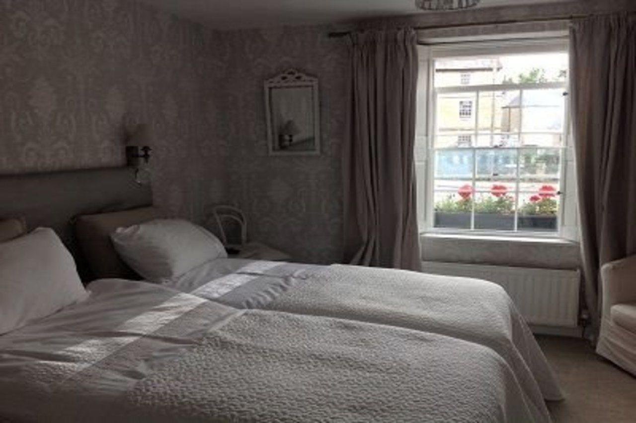 Wisteria House B&B 치펜햄 외부 사진
